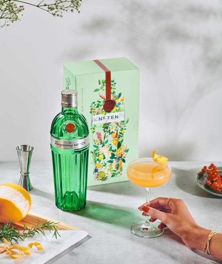 Tanqueray No. Ten gin and limited edition gift box 