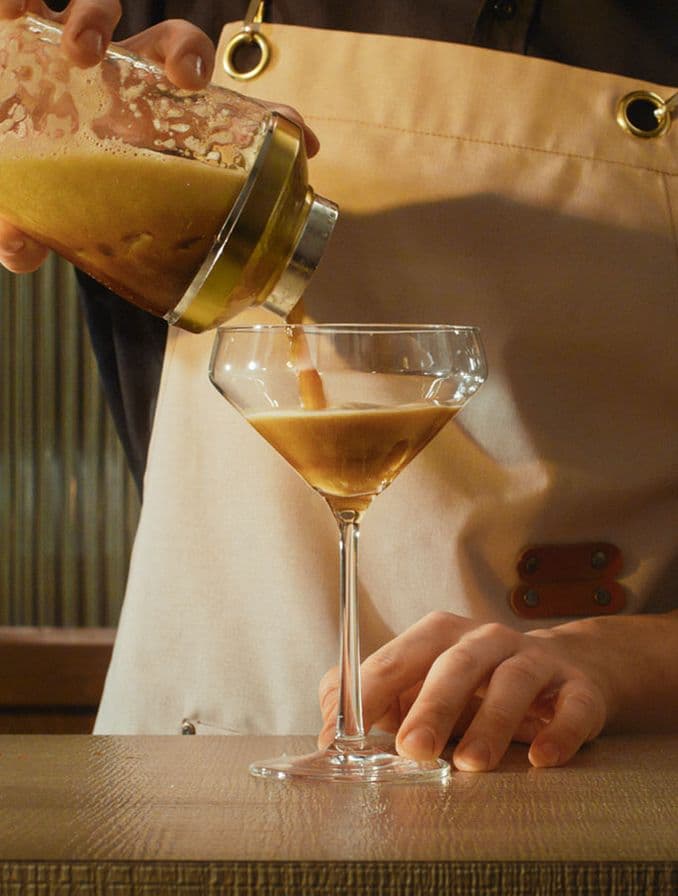 Cómo preparar un delicioso Espresso Martini en casa: La guía paso a paso para principiantes