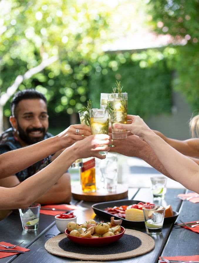 Los 5 tragos para fiestas que no pueden faltar en tus celebraciones