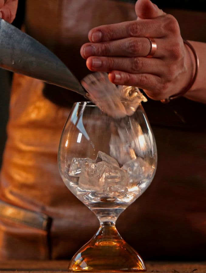 Cinco tipos de vasos de whisky que necesitas en el bar de tu casa