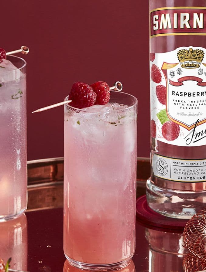 Smirnoff Raspberry: Dale un sabor ácido y afrutado a cualquier cóctel